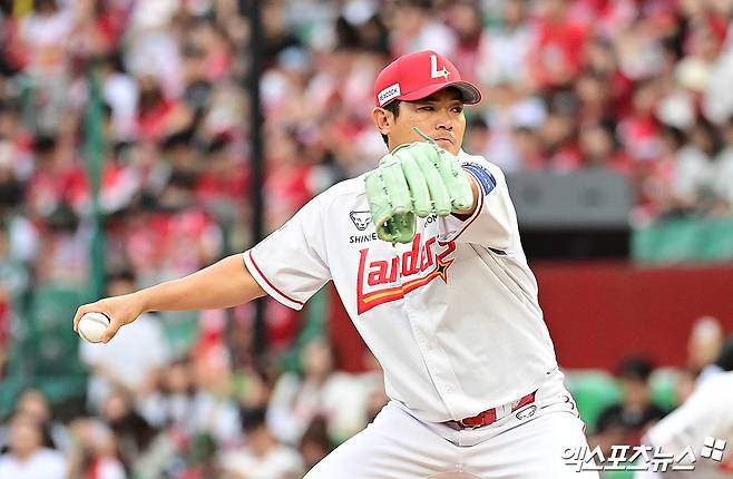 9일 오후 인천SSG랜더스필드에서 열린 '2025 신한 SOL Bank KBO 포스트시즌' 삼성 라이온즈와 SSG 랜더스의 준플레이오프 1차전 경기, 8회초 SSG 노경은이 역투하고 있다. 인천, 김한준 박지영 기자