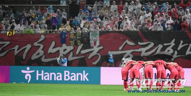 10일 오후 서울 상암동 서울월드컵경기장에서 대한민국 축구대표팀과 브라질의 A매치 평가전이 열렸다. 경기를 준비하고 있는 대표팀 선수들. 상암=송정헌 기자songs@sportschosun.com/2025.10.10/