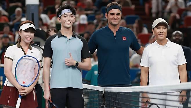 복식 시범경기를 한 정제(왼쪽부터), 우레이, 로저 페더러, 도니 옌. 사진/ATP 투어