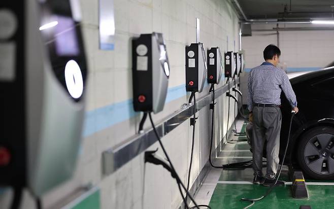 서울 종로구 한 주차장 전기차 충전시설 모습. 연합뉴스