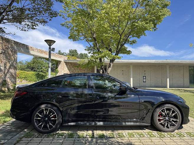 BMW '뉴 i4 M50 xDrive'의 측면 비율. 정원일 기자