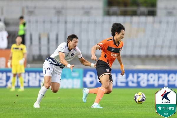 연제민(오른쪽, 화성FC). 한국프로축구연맹 제공