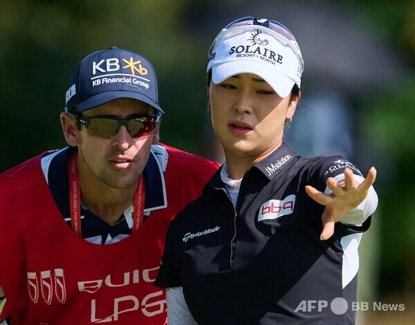 최혜진, 김아림, 윤이나, 김세영, 이소미, 신지은, 임진희, 이민지 프로 등이 출전한 2025년 미국여자프로골프(LPGA) 투어 '아시안 스윙' 뷰익 LPGA 상하이 골프대회 2라운드에서 윤이나 프로가 경기하는 모습이다. 사진제공=ⓒAFPBBNews = News1 (사진을 무단으로 사용하지 마십시오.)