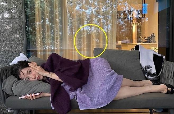 배우 박지현이 휴가 사진 속 남성과의 열애설이 나오자 “PT선생님”이라며 진화에 나섰다. [사진출처 = 박지현 인스타그램]