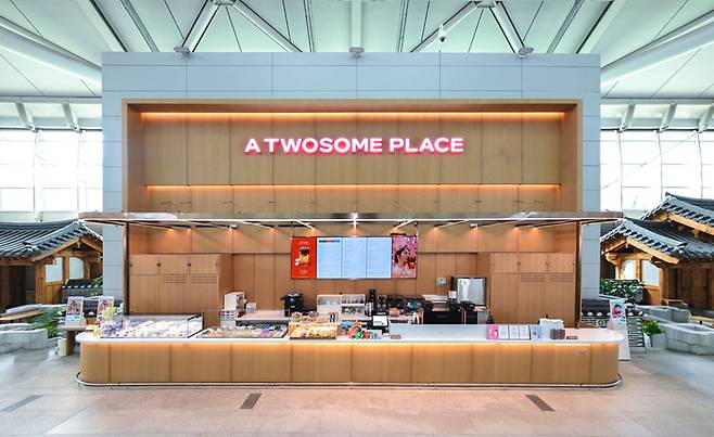 투썸이 올해 6월 인천국제공항 제1여객터미널에 문을 연 1700호점. <투썸플레이스>