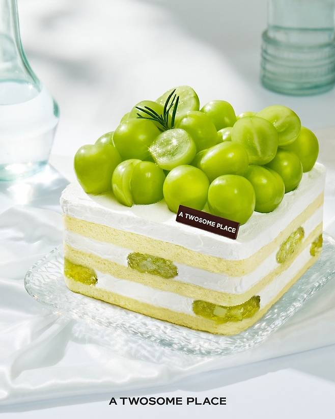 투썸의 ‘샤인생(샤인머스캣 생크림 케이크)’. <투썸플레이스>