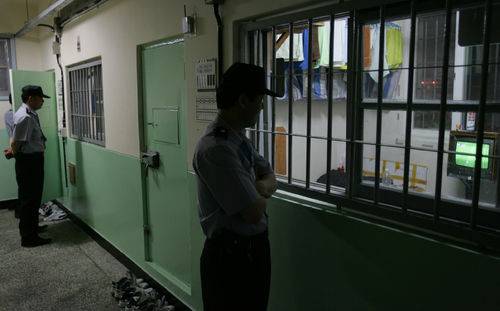 교도소에서 근무하는 교도관들 모습. 사진은 독자의 이해를 돕기 위한 과거 자료로, 본문 내용과 직접적인 관련 없음. [사진 출처 = 연합뉴스]