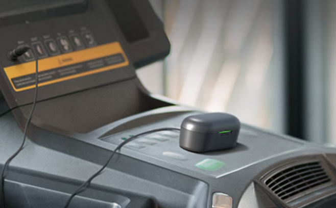 ‘LG 엑스붐 버즈 플러스’가 가지고 있는 ‘플러그&와이어리스(Plug & Wireless)’ 기능. [사진출처 = LG전자]