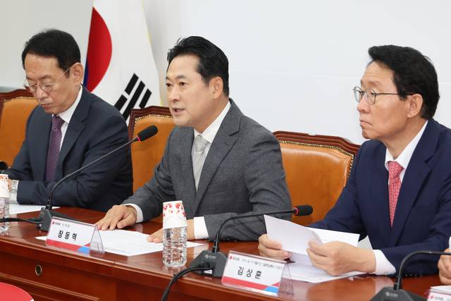 장동혁 국민의힘 대표가 10일 서울 여의도 국회에서 열린 주식 및 디지털자산 밸류업 특별위원회 첫 회의에서 발언하고 있다. 연합뉴스