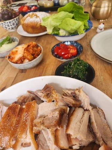 "네덜란드에서 만들어본 한국음식" 인터뷰이는 네덜란드에서 한국의 음식인 보쌈 요리를 만들어보곤 한다고 했다.
{본인 제공]