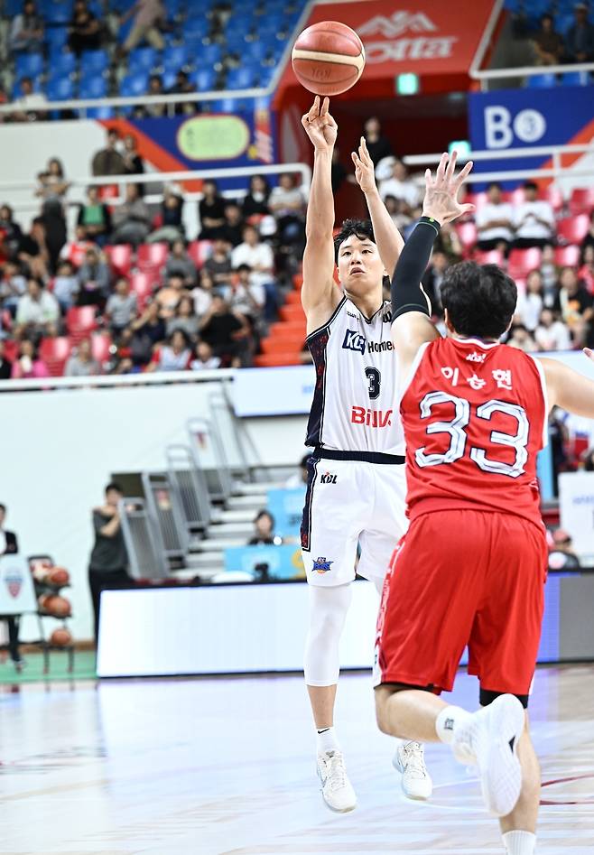3점 던지는 허웅 [KBL 제공. 재판매 및 DB 금지]