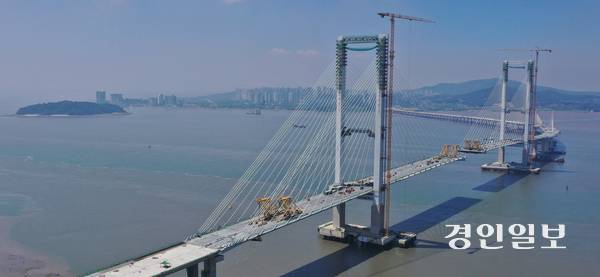 ‘제3연륙교’ 개통이 두 달 앞으로 다가왔지만, 올해 12월 개통 전까지 명칭 확정이 어려울 수 있어 명칭 향방은 여전히 안갯속이다. /경인일보DB