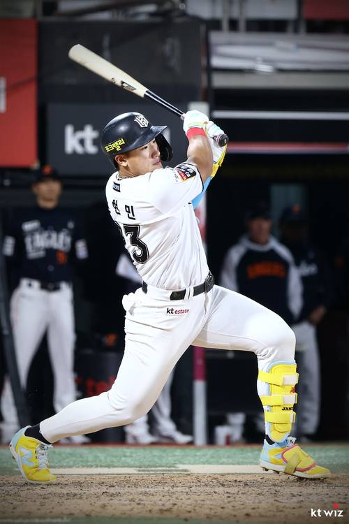 지난 3일 수원 케이티위즈파크서 열린 KBO리그 한화 이글스와의 경기서 KT 안현민이 타격하고 있다. 사진=KT위즈