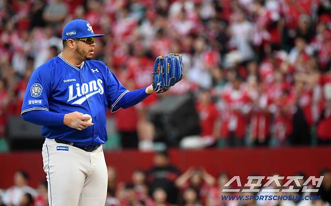9회말 마운드에 오른 후라도 삼성의 초강수였다.