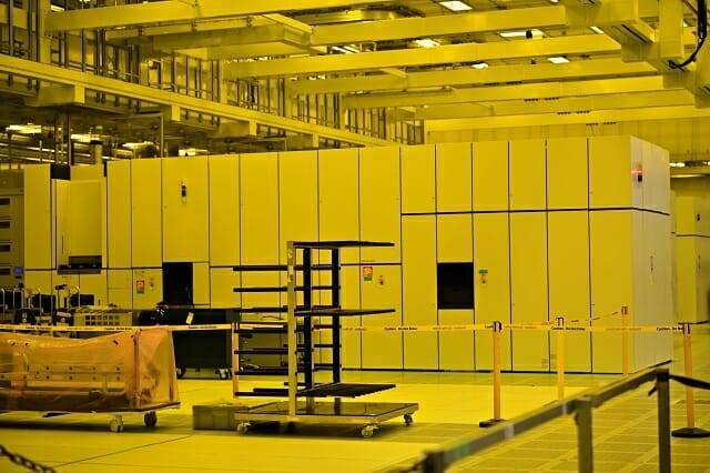 팹52 내부. EUV 장비 설치를 위해 층고를 높여 새로 올렸다. (사진=인텔)