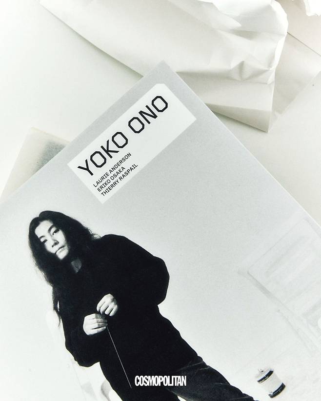평소 가장 많이 들여다보는 오노 요코의 사진집.