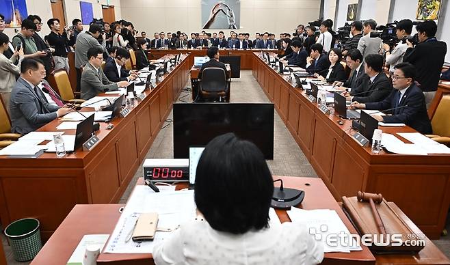 지난달 서울 여의도 국회 과학기술정보방송통신위원회에서 열린 해킹 사고 청문회