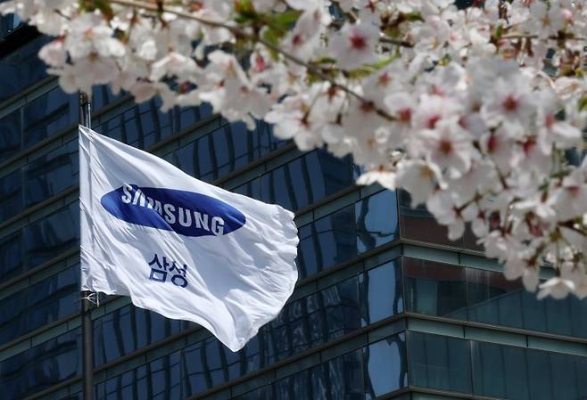 서울 서초구 삼성전자 서초사옥에 삼성 깃발이 바람에 펄럭이고 있다. /뉴스1 ⓒ News1 /사진=뉴스1