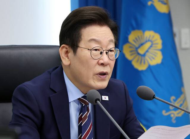 이재명 대통령이 지난 2일 서울 용산 대통령실 청사에서 열린 제12차 대통령 주재 수석보좌관회의에서 발언하고 있다. 대통령실사진기자단