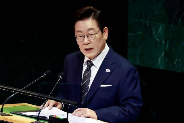 지난달 23일(현지시간) 이재명 대통령이 미국 뉴욕 유엔본부 총회장에서 기조연설을 하고 있다. 이 대통령은 이날 한반도 비핵화 등을 골자로 한 '엔드(END) 이니셔티브'를 발표했다. 뉴욕=연합뉴스