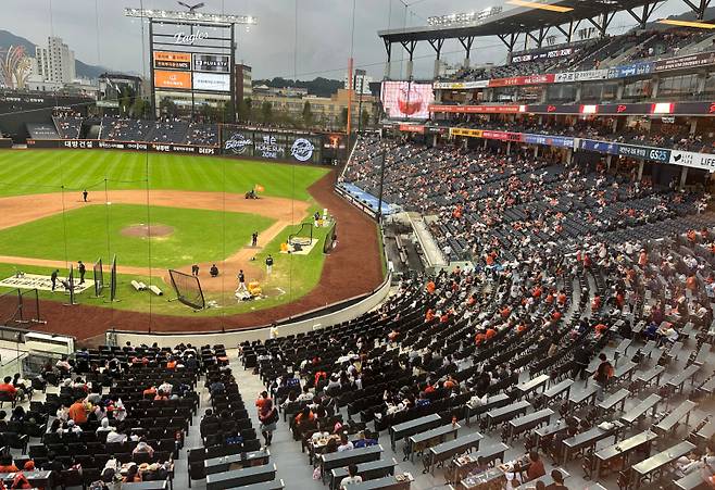 경기 개시 한 시간을 앞둔 12일 오후 5시 대전한화생명볼파크 전경. 대전=이형석 기자&nbsp;