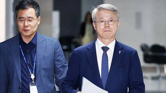 더불어민주당 국민주권 검찰정상화 특별위원회 위원장인 민형배 의원이 8월 7일 오후 서울 여의도 국회 의원회관에서 열린 검찰개혁 관련 당?정?대(여당?정부?대통령실) 협의에 참석하고 있다. 뉴스1