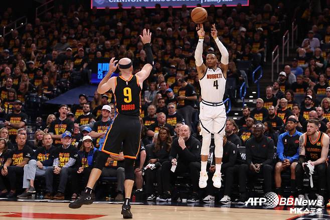 러셀 웨스트브룩이 3점슛을 시도하고 있다. 사진=AFPBBNews=News1