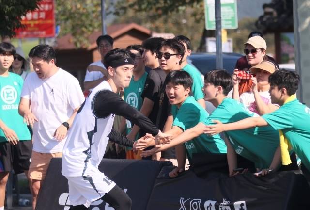 날씨는 상관없었다. 나이차도 필요없었다. 이번 경주 대회에 출전한 모든 선수는 각 자신들의 농구 실력을 마음껏 자랑했다.사진=KXO 제공