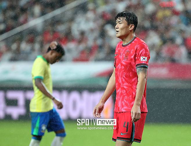 ▲ 홍명보 감독이 선택한 스리백 전술은 세계 최강 브라질의 화력 앞에서 속수무책이었다. 월드컵에 가장 강력한 전술을 가지고 나가는 게 중요하다는 판단으로 스리백을 갈고닦는 홍명보 감독은 브라질 상대로 같은 전술만 고수해 눈길을 모았다. ⓒ곽혜미 기자