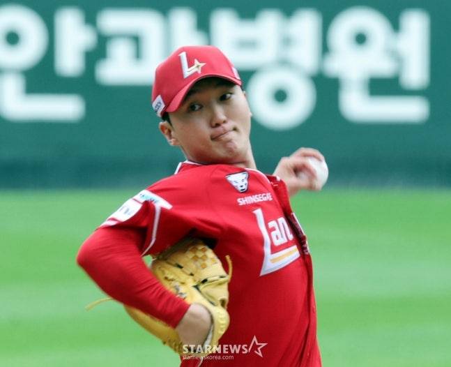 역투를 펼치고 있는 김건우. /사진=강영조 선임기자