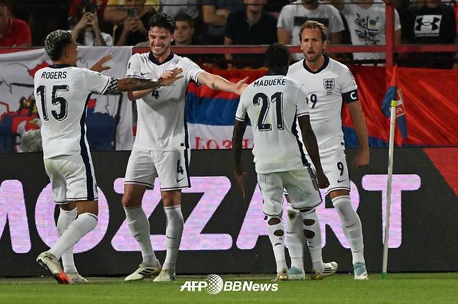 득점 후 기뻐하고 있는 해리 케인(오른쪽) 등 잉글랜드 대표팀 선수들. /AFPBBNews=뉴스1