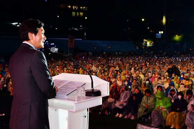 ▲ 시민 7000여 명이 함께 구호를 외치며 영남권 교통·물류 혁신의 새 축이 될 고속도로 건설을 염원했다.