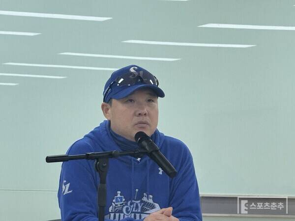 취재진과 만난 박진만 감독(사진=스포츠춘추 박승민 기자)