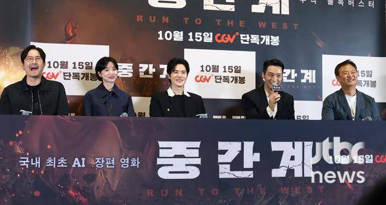 13일 오후 서울 용산 CGV 아이파크몰에서 영화 '중간계' 언론시사회가 열렸다. 강윤성 감독, 배우 변요한, 김강우, 방효린, 임형준이 참석했다. 박세완 엔터뉴스팀 기자 park.sewan@jtbc.co.kr