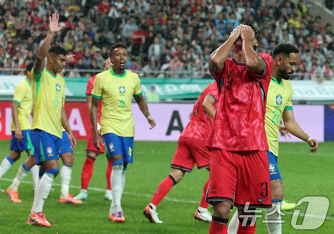 한국의 스리백은 브라질을 상대로 통하지 않았다. 2025.10.10/뉴스1 ⓒ News1 장수영 기자