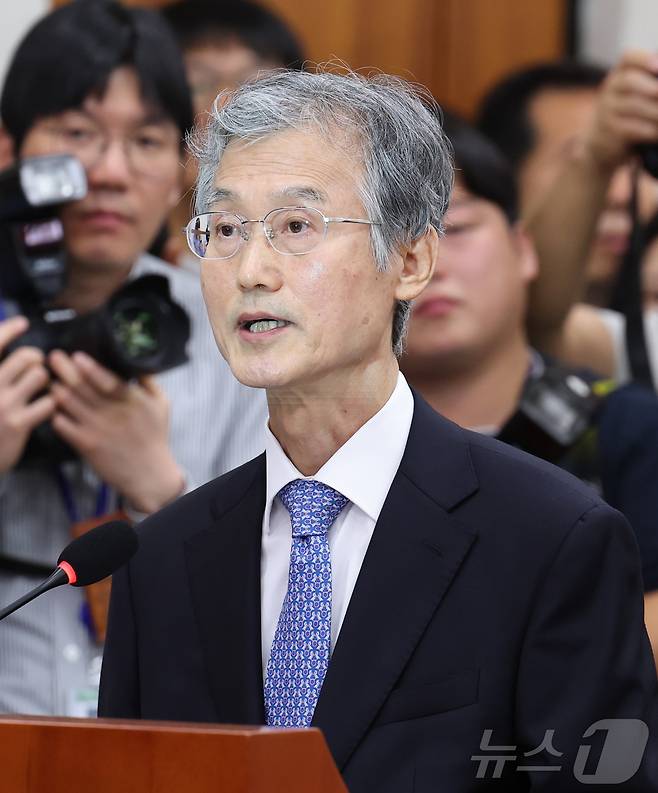 조희대 대법원장이 13일 서울 여의도 국회에서 열린 법제사법위원회의 대법원 등에 대한 국정감사에 출석해 인사말을 하고 있다. 2025.10.13/뉴스1 ⓒ News1 유승관 기자