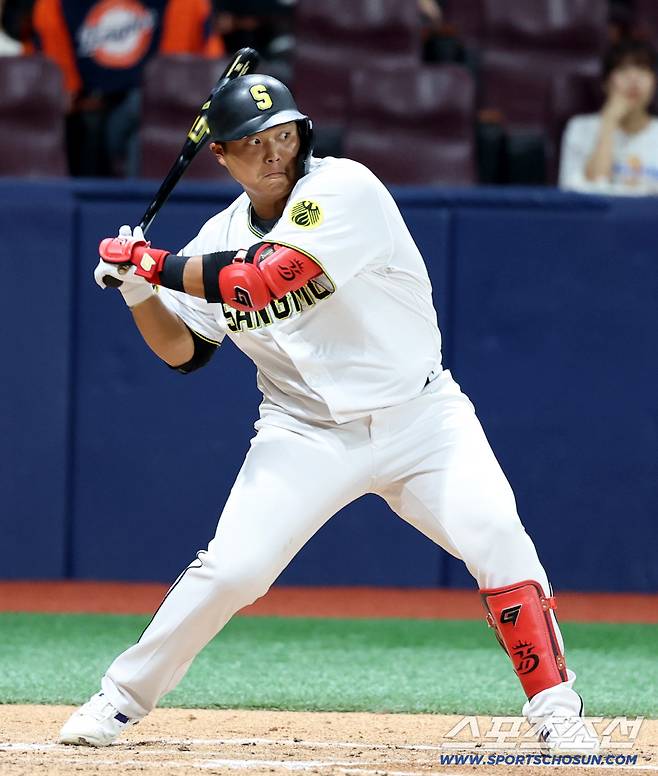 1일 고척스카이돔에서 열린 2025 KBO 퓨처스리그 챔피언결정전 상무와 KT의 경기, 상무 한동희가 타격을 하고 있다. 고척=허상욱 기자wook@sportschosun.com/2025.10.01/