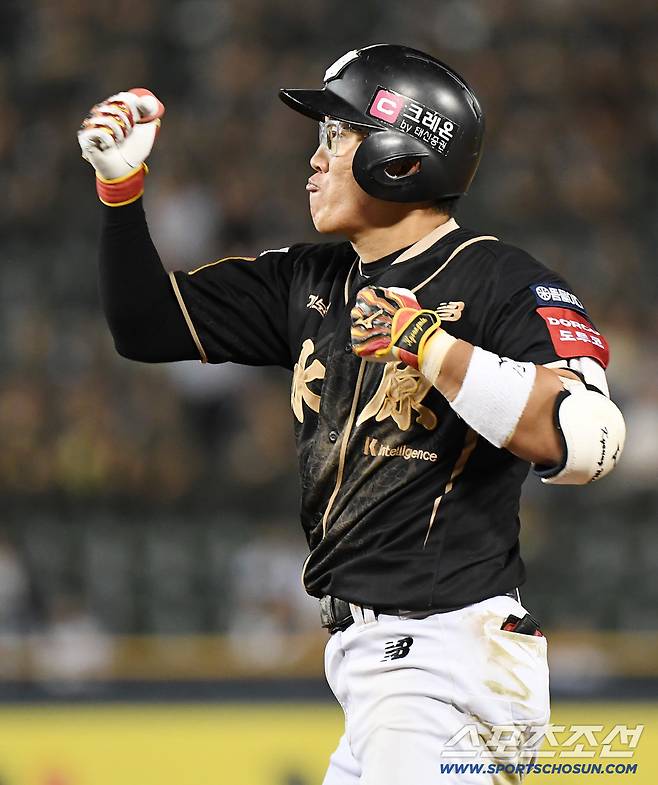 11일 서울 잠실구장에서 열린 KT-LG전. 7회초 2사 1, 3루 허경민이 1타점 동점 적시타를 친 후 기뻐하고 있다. 잠실=정재근 기자 cjg@sportschosun.com/2025.9.11/