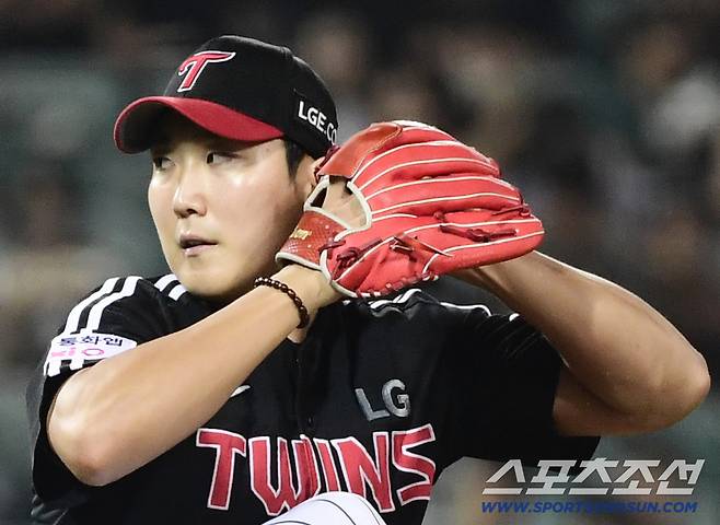 25일 울산 문수야구장에서 열린 KBO리그 롯데와 LG의 경기. 선발 투구하고 있는 LG 손주영. 울산=송정헌 기자songs@sportschosun.com/2025.09.25/