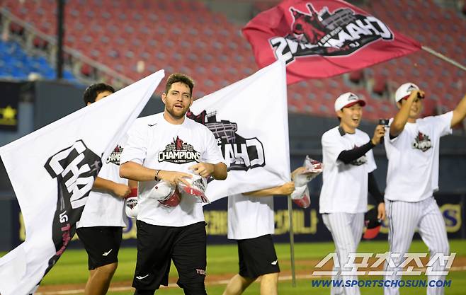 1일 잠실구장에서 정규리그 우승을 확정 지은 LG 트윈스 오스틴이 기뻐하고 있다. 잠실=박재만 기자 pjm@sportschosun.com/2025.10.01/