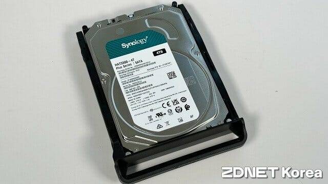 시놀로지 NAS용 3.5인치 HDD HAT3300 시리즈. (사진=지디넷코리아)
