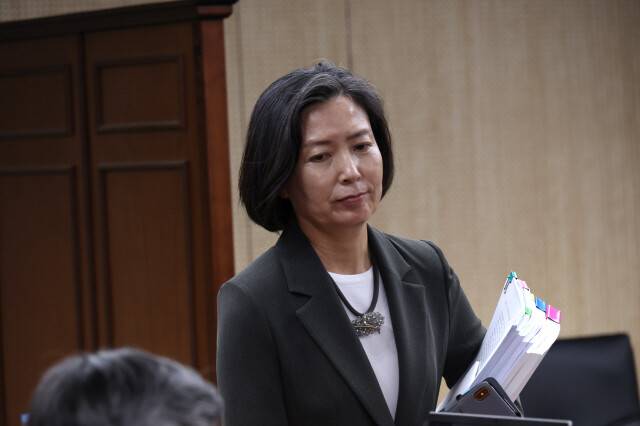 지난 7월14일 제14차 전원위원회 참석을 위해 회의실에 입장하는 이숙진 상임위원. 류우종 선임기자 wjryu@hani.co.kr