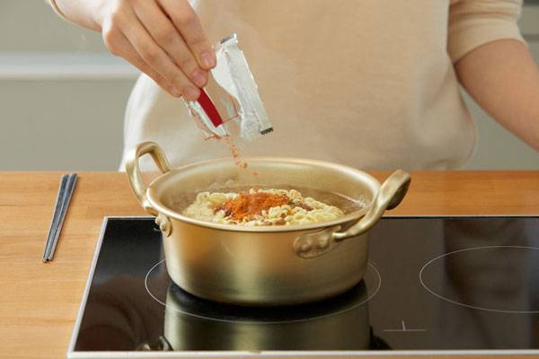 세계인스턴트라면협회(WINA)에 따르면 지난해 한국의 라면 소비량은 약 41억 개로 집계됐다. 1인당 79.2개를 먹은 셈이다./사진=클립아트코리아