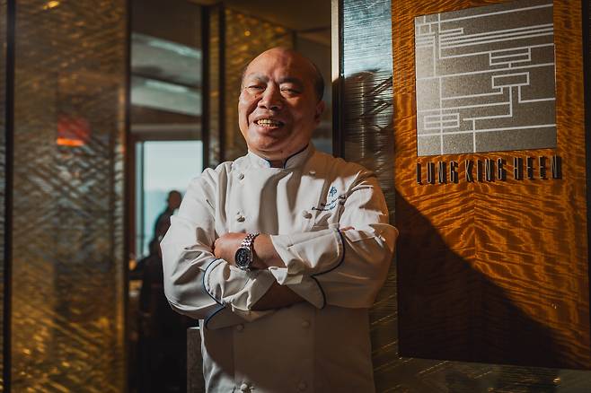 '룽킹힌( 포시즌스 호텔 홍콩)'의 찬얀탁 셰프. 중화요리로 전 세계 최초 미쉐린 3스타를 거머쥔 전설적인 요리사다. 백종현 기자
