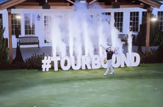 이승택이 내년 PGA 투어 진출권을 받는 행사에 입장하고 있다. 미국 골프채널 캡처.