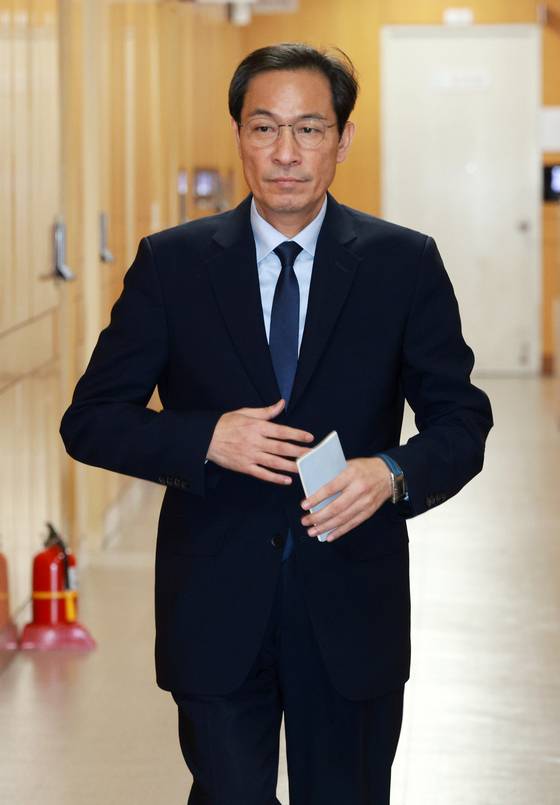 우상호 대통령실 정무수석이 지난 4일 서울 용산 대통령실 청사에서 열린 제9차 수석·보좌관 회의에 참석하고 있는 모습. [뉴시스]