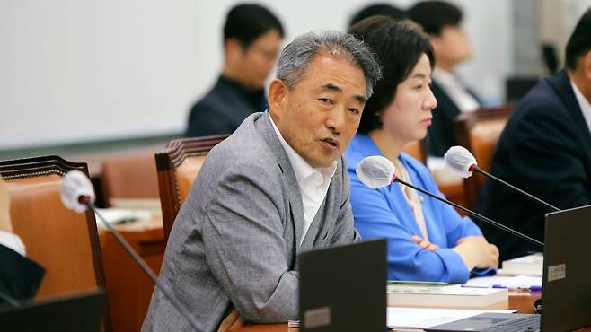 국해 농해수위 소속 윤준병 더불어민주당 의원이 지난해 10월 농협 상대로 국정감사 질의를 진행하고 있다. 윤 의원실 제공