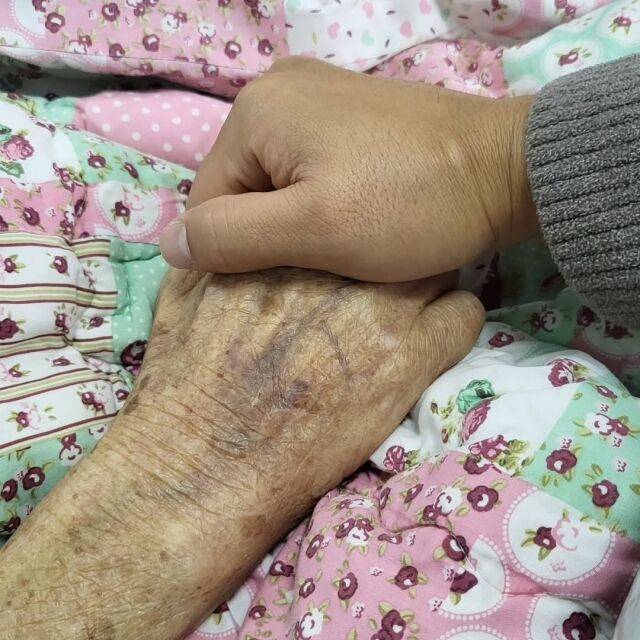 정태우가 요양원에 계신 할아버지께 인사를 드리러 갔다. / 정태우 인스타그램