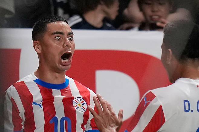 [스이타=AP/뉴시스] 파라과이 남자 축구 대표팀의 미겔 알미론. 2025.10.10.