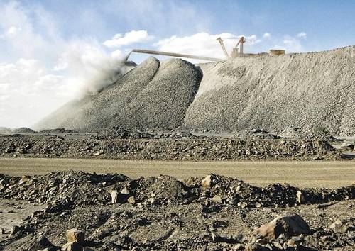 중국 네이멍구 희토류 채취 현장 [홍콩 명보 캡처 (연합뉴스 제공)]